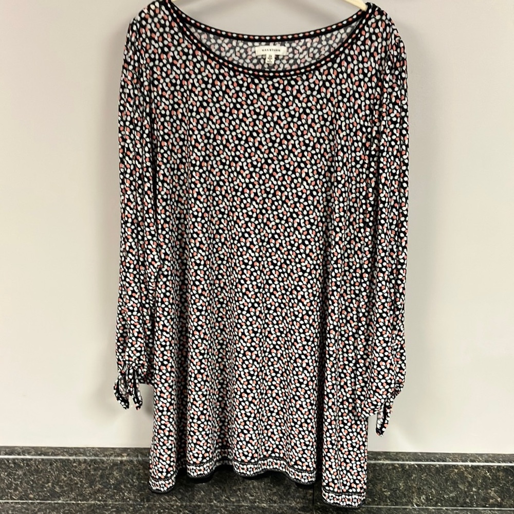Max Studio Black and White Patterned Top